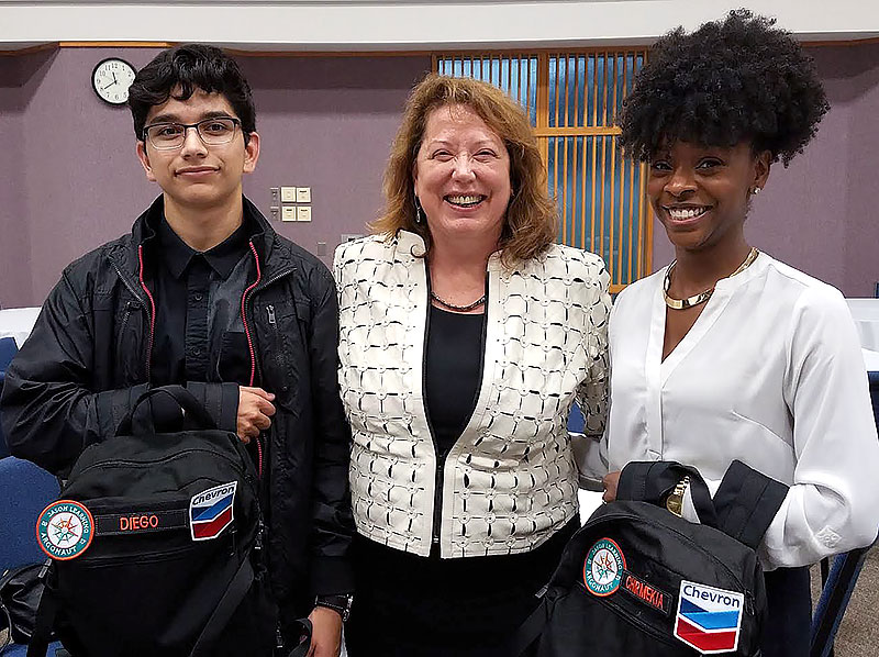 Aldine-ISD-2017-Argos-Diego-Garza-and-Chirmekia-Washington-With-Pres-CEO-JASON-Learning-Eleanor-Smalley-1